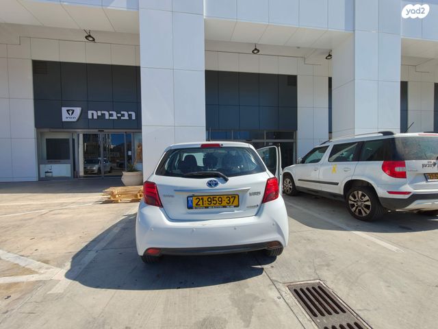 טויוטה יאריס