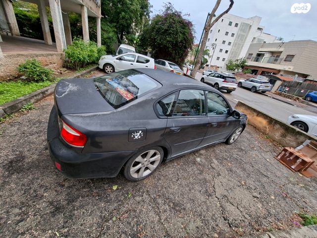 סובארו B4/לגאסי