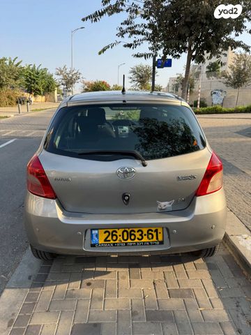 טויוטה יאריס