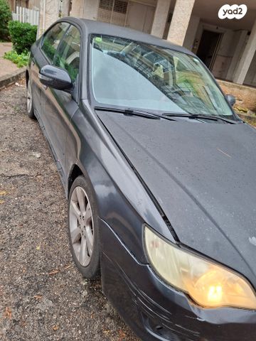 סובארו B4/לגאסי