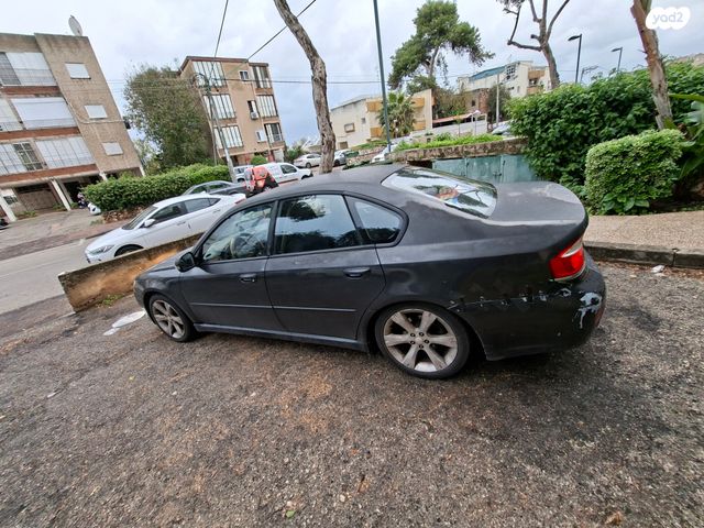 סובארו B4/לגאסי