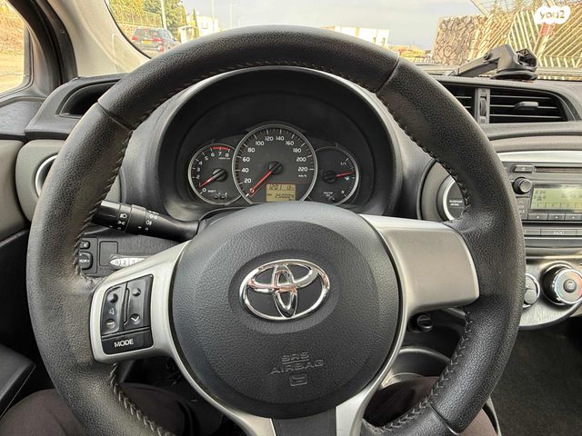 טויוטה יאריס