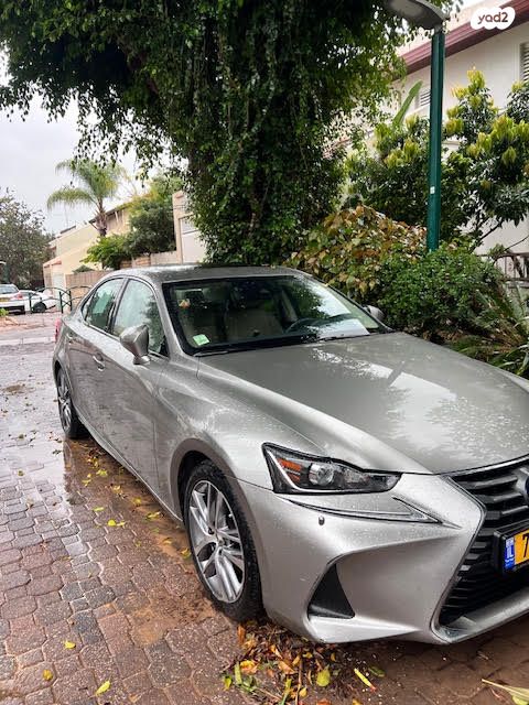 מודעת רכב לקסוס IS