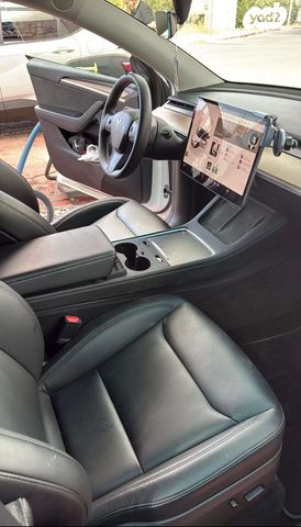 מודעת רכב טסלה מודל Y