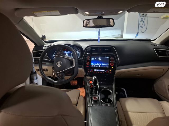 ניסאן מקסימה