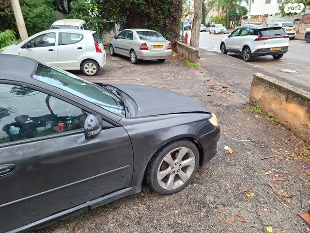 סובארו B4/לגאסי