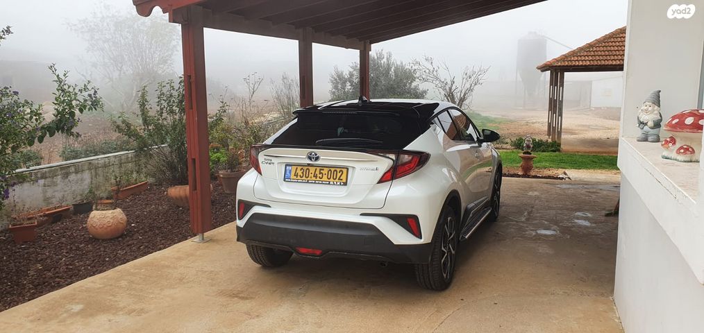 מודעת רכב טויוטה C-HR