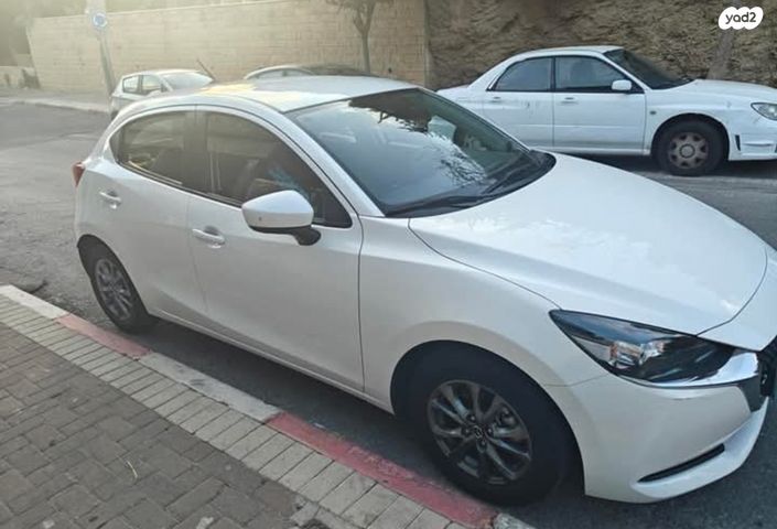 מודעת רכב מאזדה 2