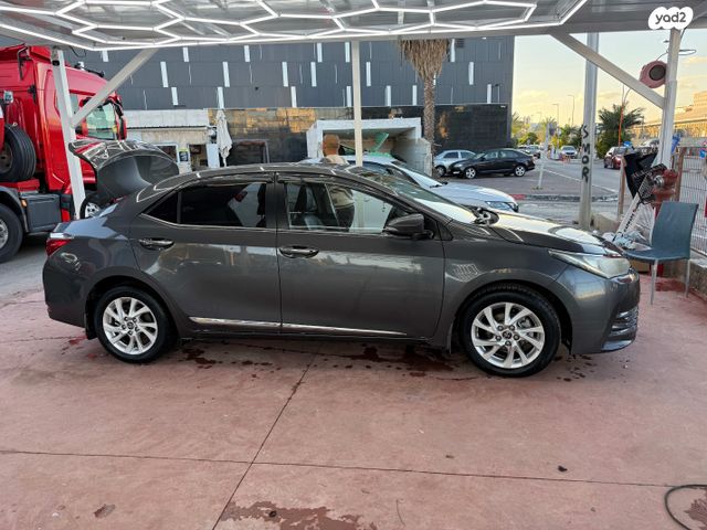 טויוטה קורולה