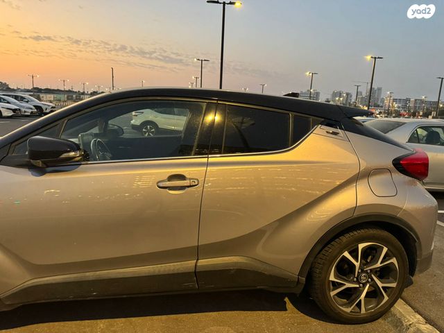 מודעת רכב טויוטה C-HR
