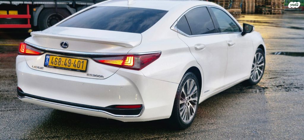 מודעת רכב לקסוס ES