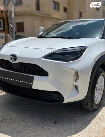 טויוטה יאריס קרוס