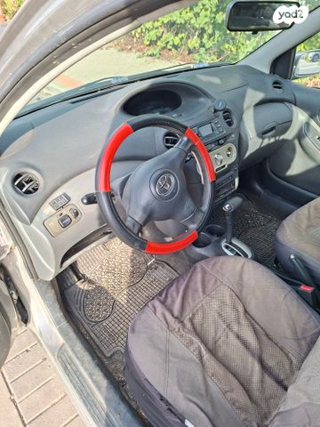 טויוטה יאריס