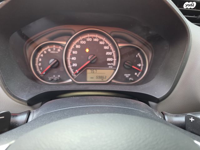 טויוטה יאריס