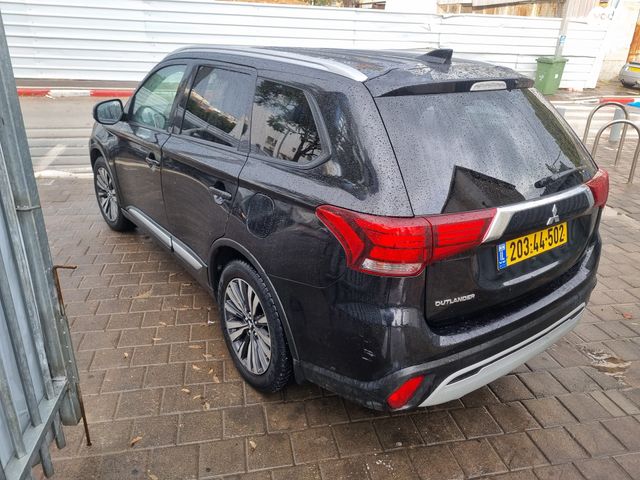 מיצובישי אאוטלנדר