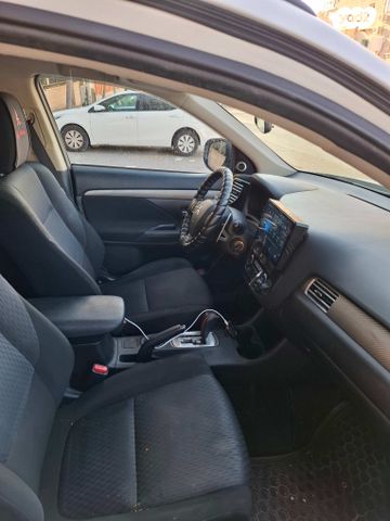 מיצובישי אאוטלנדר