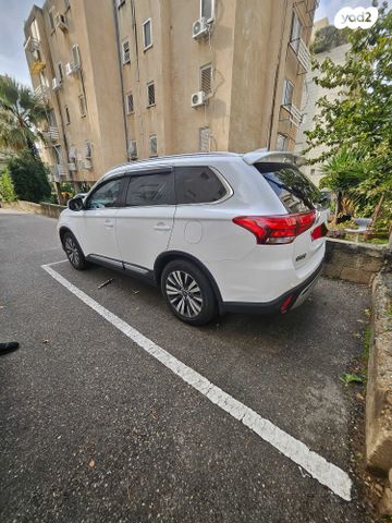 מיצובישי אאוטלנדר