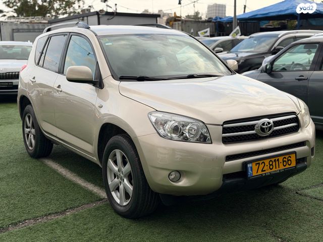 טויוטה RAV4