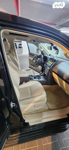 טויוטה לנד קרוזר