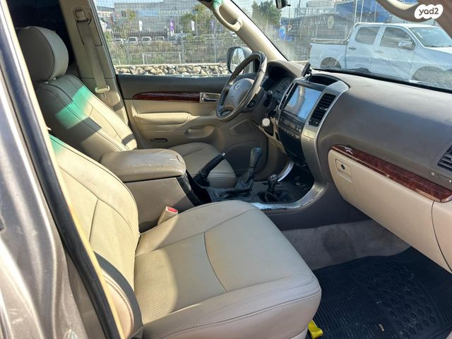 טויוטה לנד קרוזר