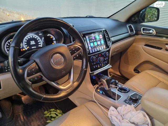 מודעת רכב ג'יפ גרנד צ'ירוקי