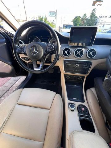 מרצדס-בנץ GLA