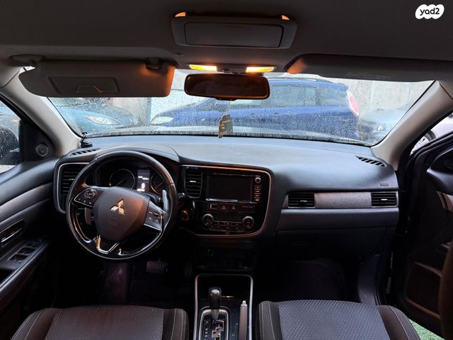 מיצובישי אאוטלנדר