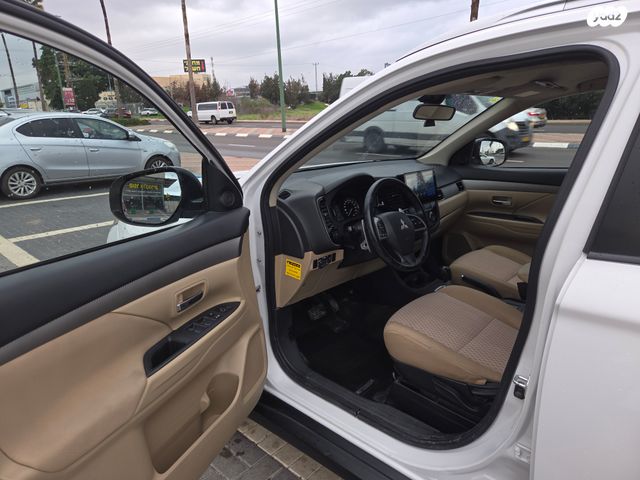 מיצובישי אאוטלנדר