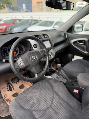 טויוטה RAV4