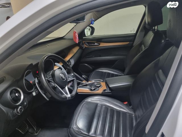 מודעת רכב אלפא רומיאו סטלביו