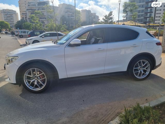 אלפא רומיאו סטלביו