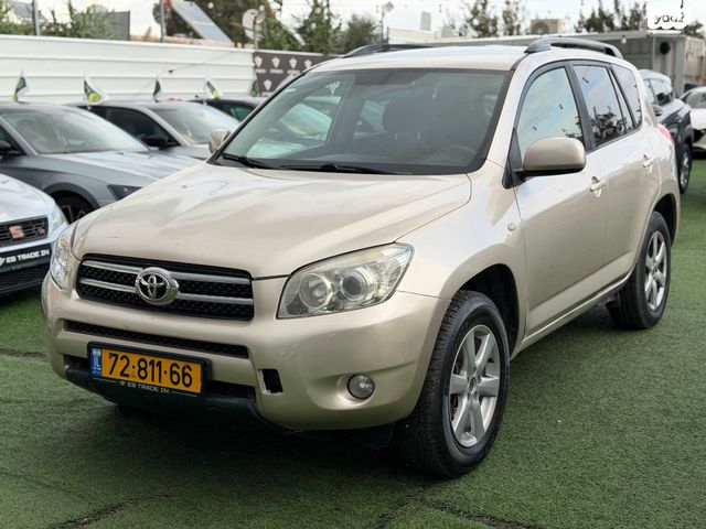טויוטה RAV4