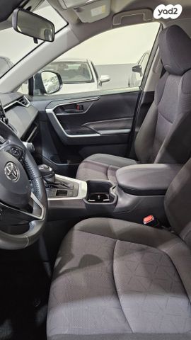 טויוטה RAV4