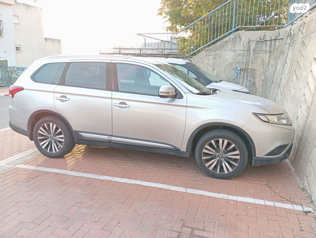 מיצובישי אאוטלנדר