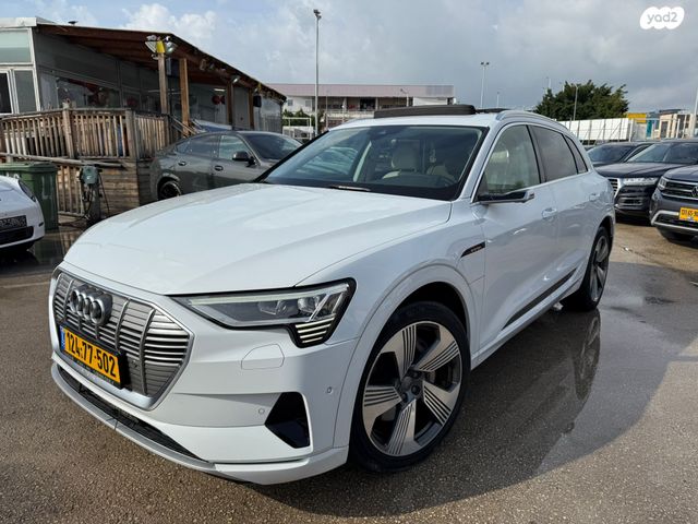 מודעת רכב אאודי E-tron