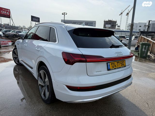 מודעת רכב אאודי E-tron 1