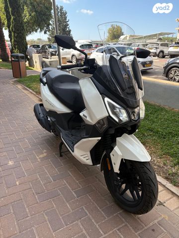 מודעת רכב סאן יאנג JOYRIDE 300