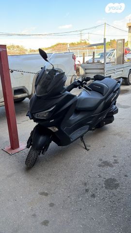 מודעת רכב סאן יאנג ג'וי-מקס Z-300