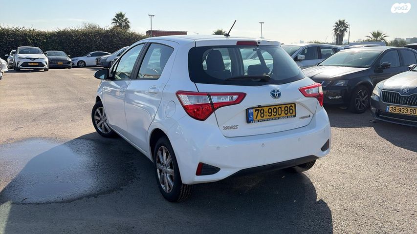 טויוטה יאריס