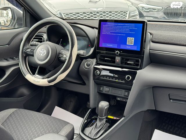 טויוטה יאריס קרוס