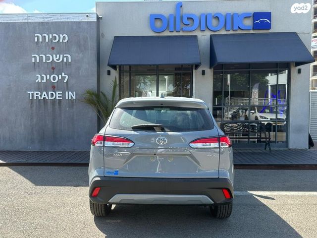 טויוטה קורולה קרוס