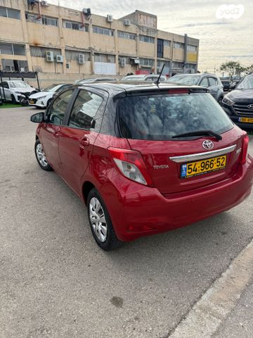 טויוטה יאריס