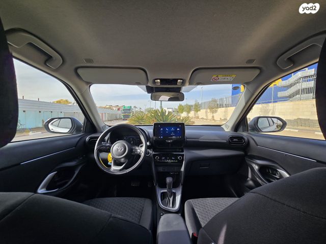 טויוטה יאריס קרוס