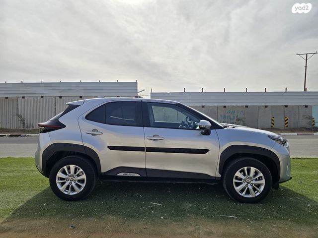 טויוטה יאריס קרוס