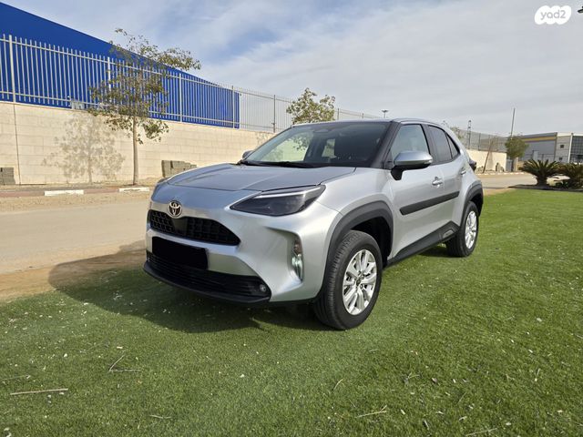 מודעת רכב טויוטה יאריס קרוס