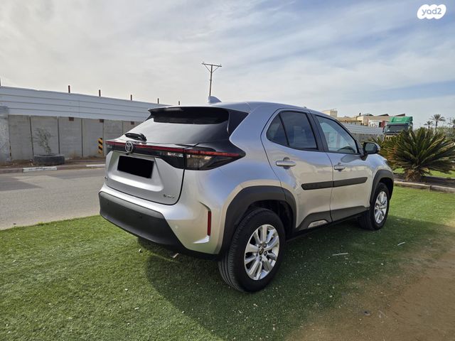 טויוטה יאריס קרוס