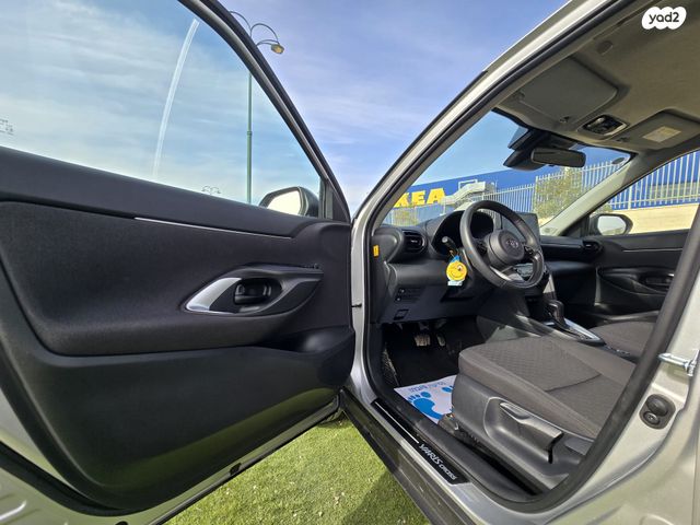 טויוטה יאריס קרוס