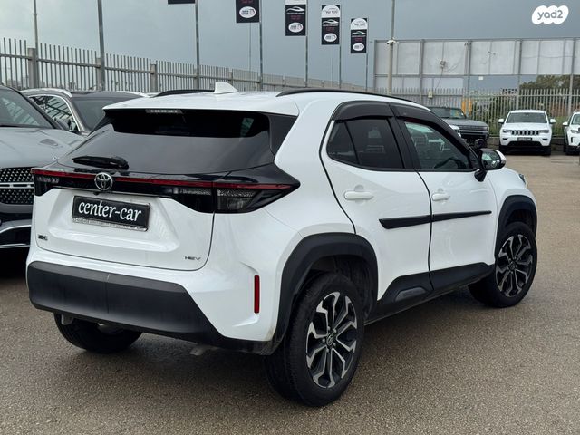 טויוטה יאריס קרוס