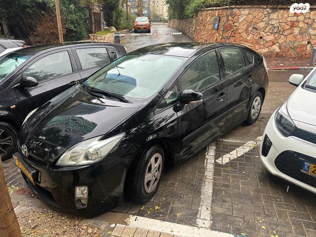 טויוטה פריוס