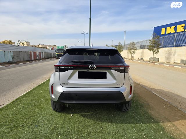 טויוטה יאריס קרוס